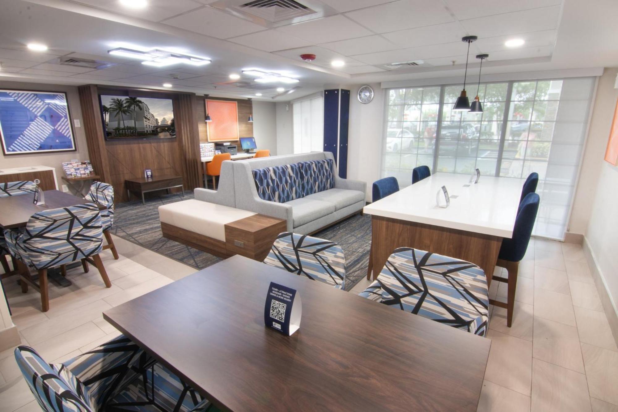 Hotel Express&suites Lauderdale Airport West, An Ihg 3*