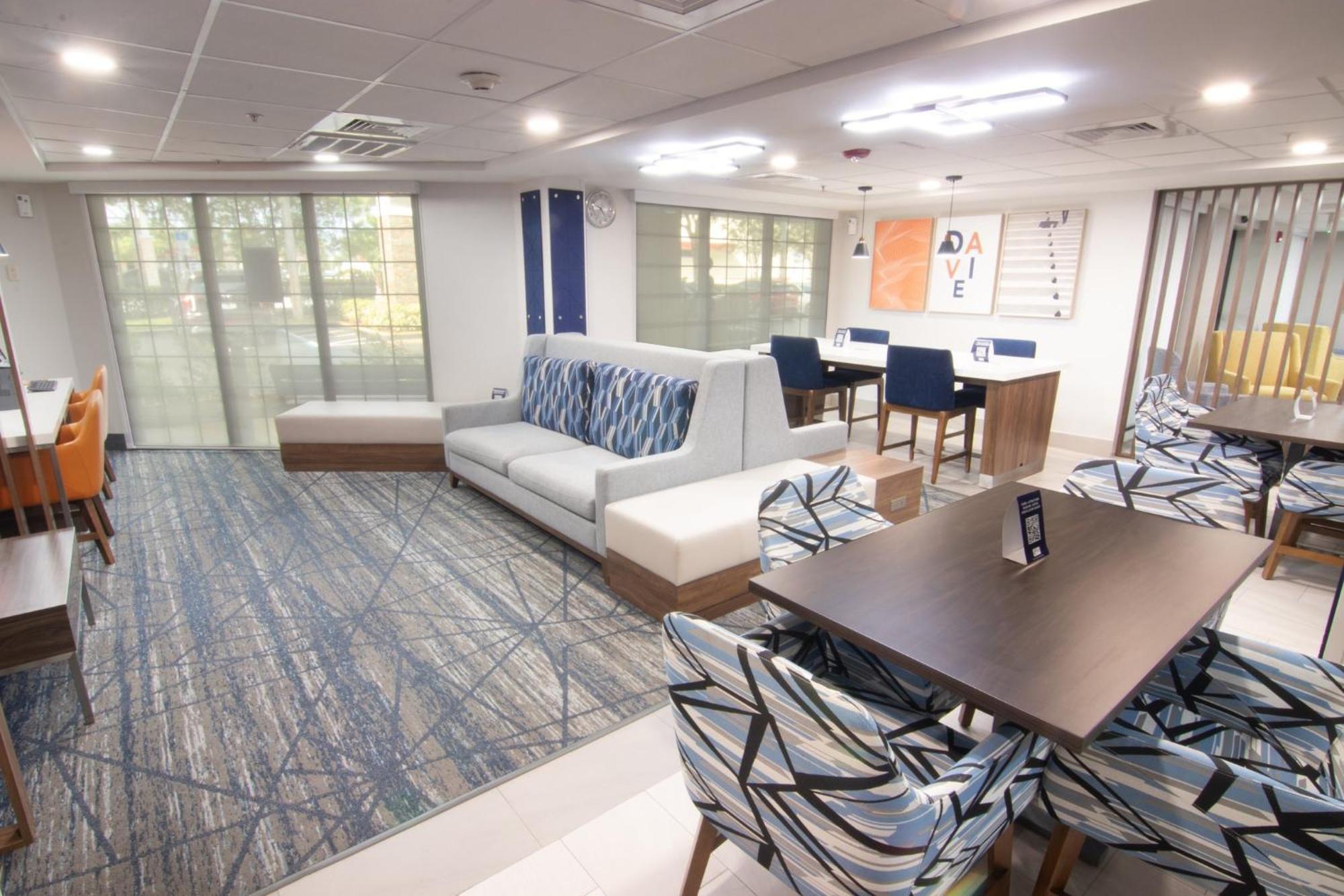 Express&suites Lauderdale Airport West, An Ihg 3*