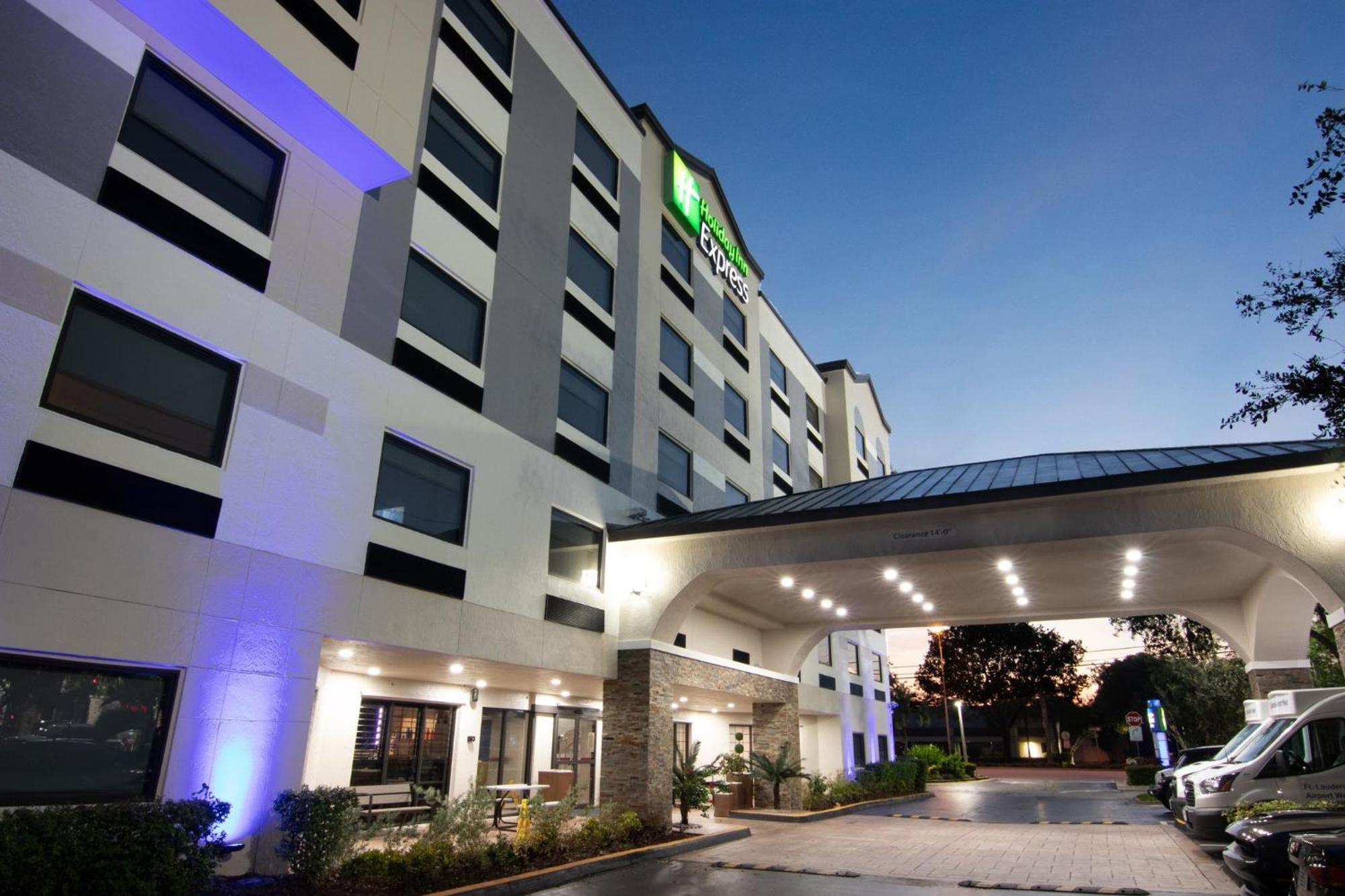 Hotel Express&suites Lauderdale Airport West, An Ihg 3*