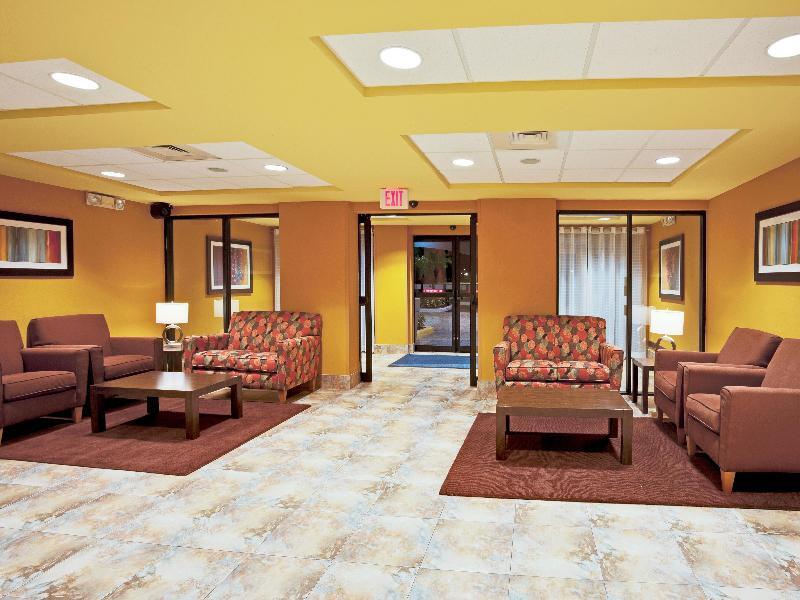 Express And Lauderdale Airport West By Ihg Hotel 3*